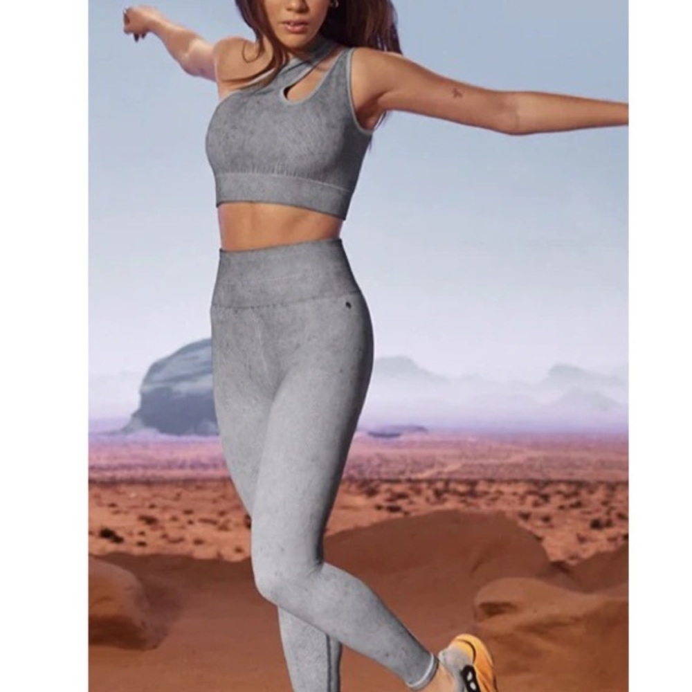 Maddie Ziegler x Fabletics Raincloud Outfit : Sports Bra and 7/8 Legging…